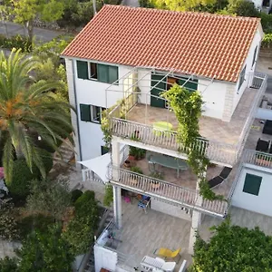 Palm Tree House Apartament