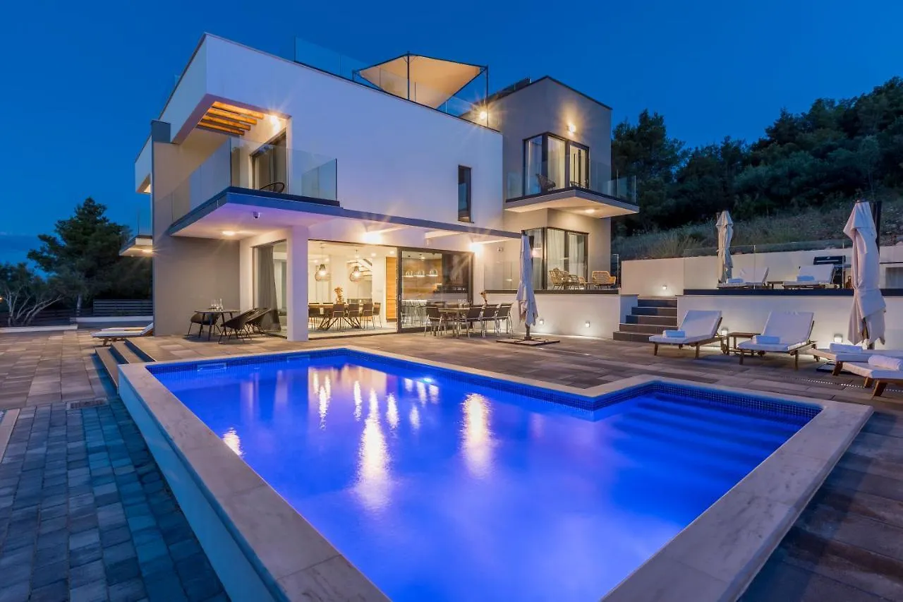 Villa Navisus With Heated Pool And Roof Top Jacuzzi-150M From The Beach 0*, Slatine