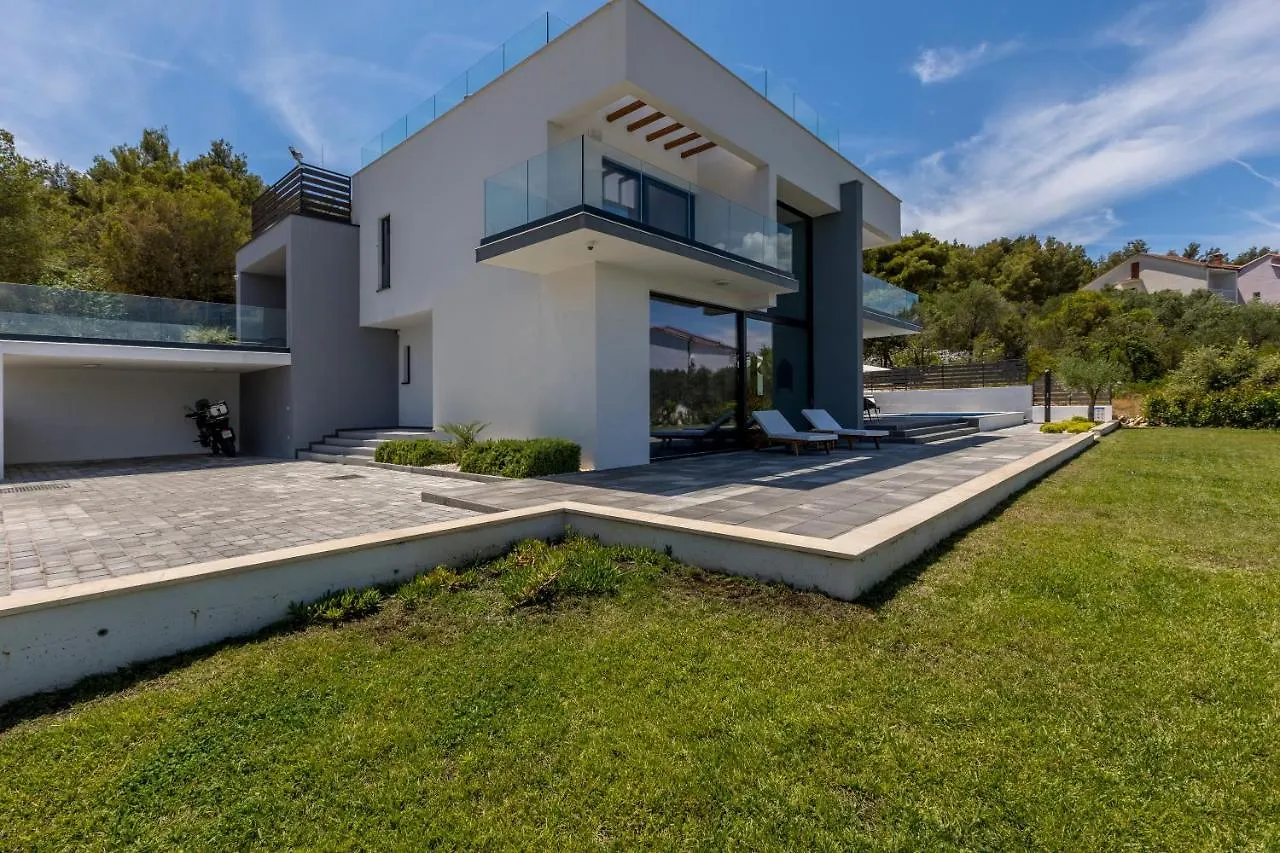 Villa Navisus With Heated Pool And Roof Top Jacuzzi-150M From The Beach Croatia