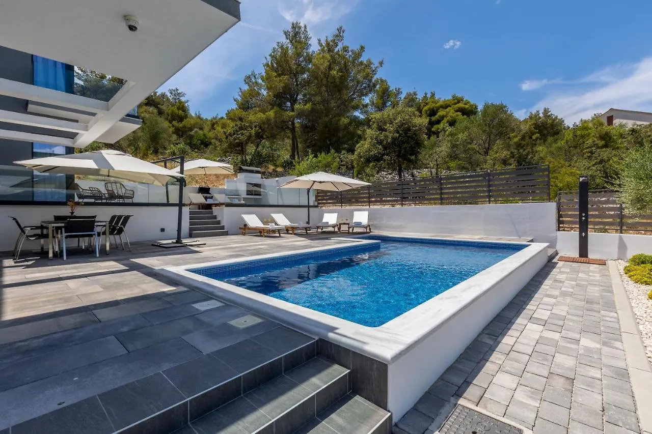 Villa Navisus With Heated Pool And Roof Top Jacuzzi-150M From The Beach Slatine