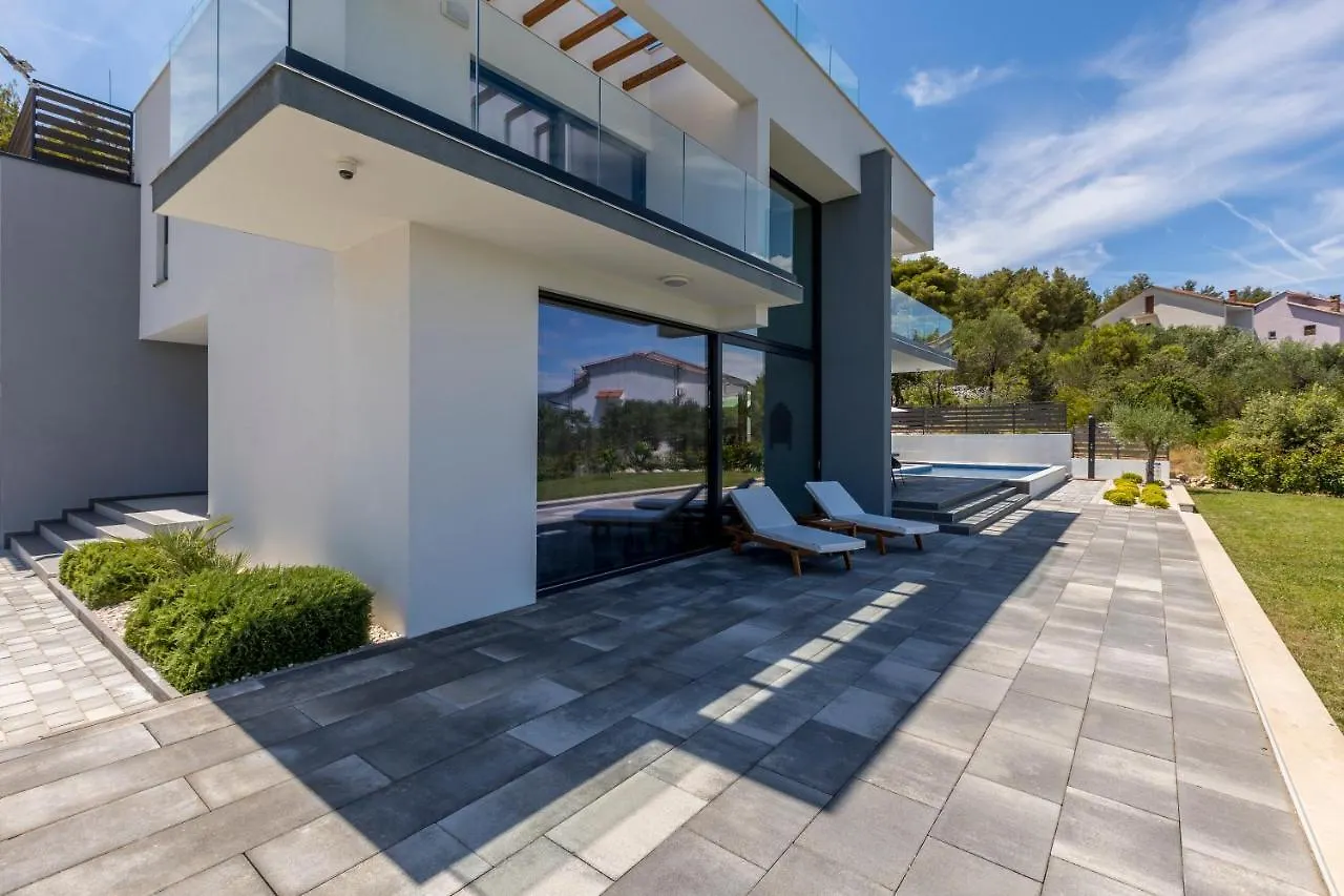 Villa Navisus With Heated Pool And Roof Top Jacuzzi-150M From The Beach