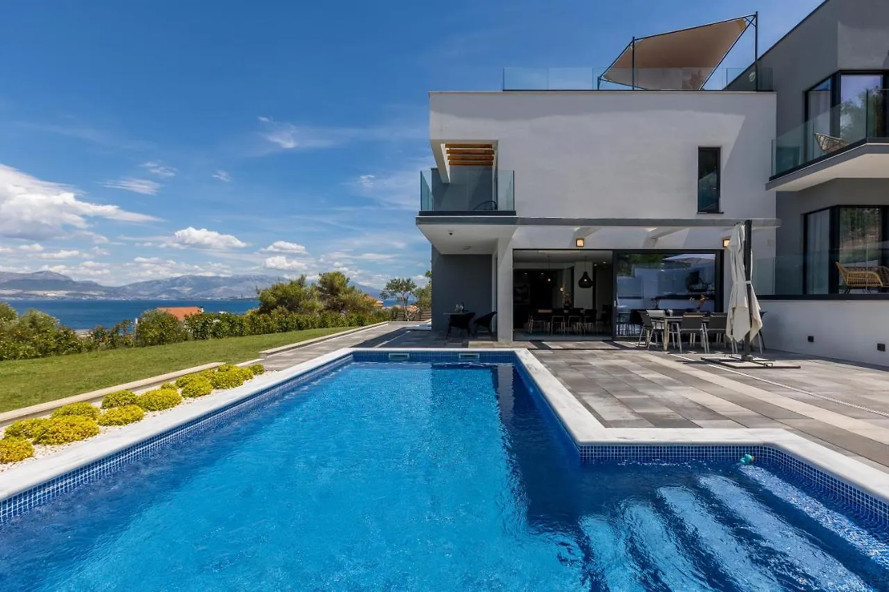 Villa Navisus With Heated Pool And Roof Top Jacuzzi-150M From The Beach 0*, Slatine