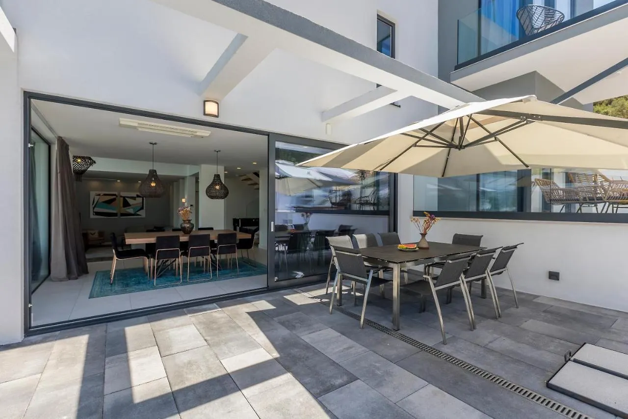 Villa Navisus With Heated Pool And Roof Top Jacuzzi-150M From The Beach