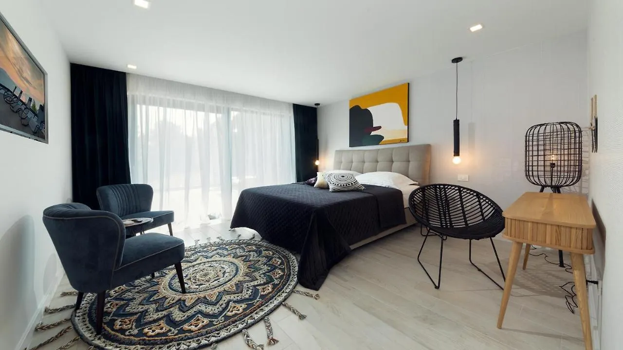 Villa Navisus With Heated Pool And Roof Top Jacuzzi-150M From The Beach