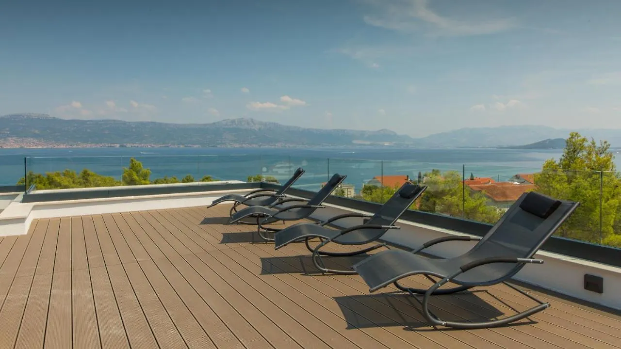 Villa Navisus With Heated Pool And Roof Top Jacuzzi-150M From The Beach Croatia