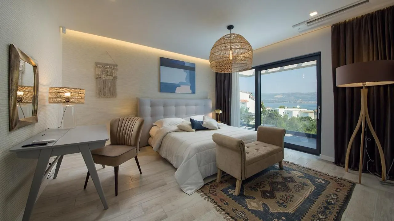 Villa Navisus With Heated Pool And Roof Top Jacuzzi-150M From The Beach 0*, Slatine Croatia