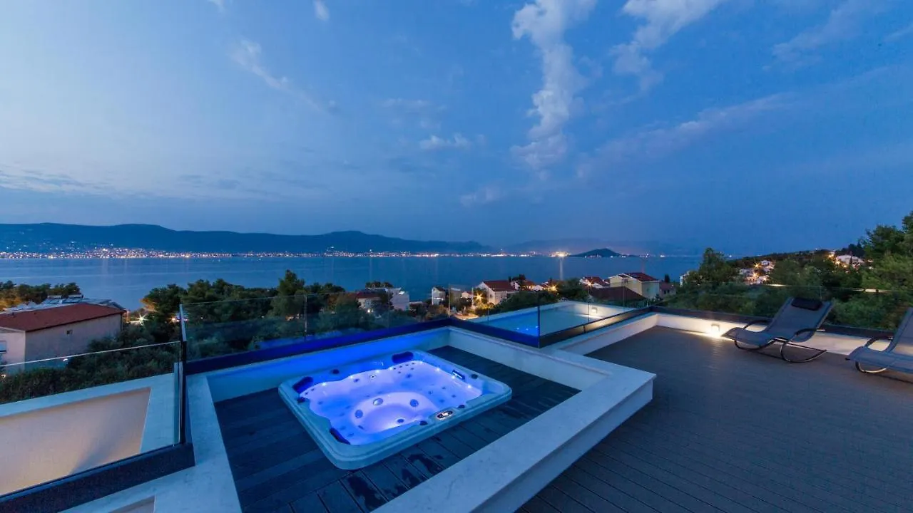 Villa Navisus With Heated Pool And Roof Top Jacuzzi-150M From The Beach  Slatine