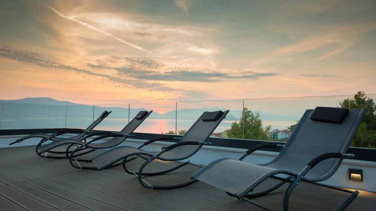 Villa Navisus With Heated Pool And Roof Top Jacuzzi-150M From The Beach Slatine