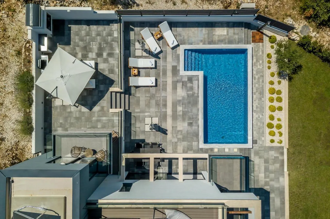 Villa Navisus With Heated Pool And Roof Top Jacuzzi-150M From The Beach 0*, Slatine Croatia