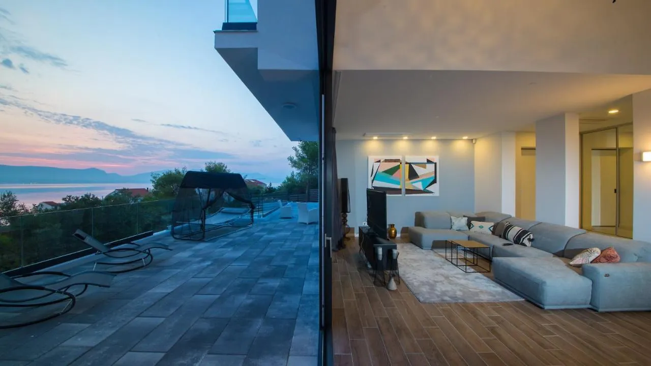 Villa Navisus With Heated Pool And Roof Top Jacuzzi-150M From The Beach Slatine