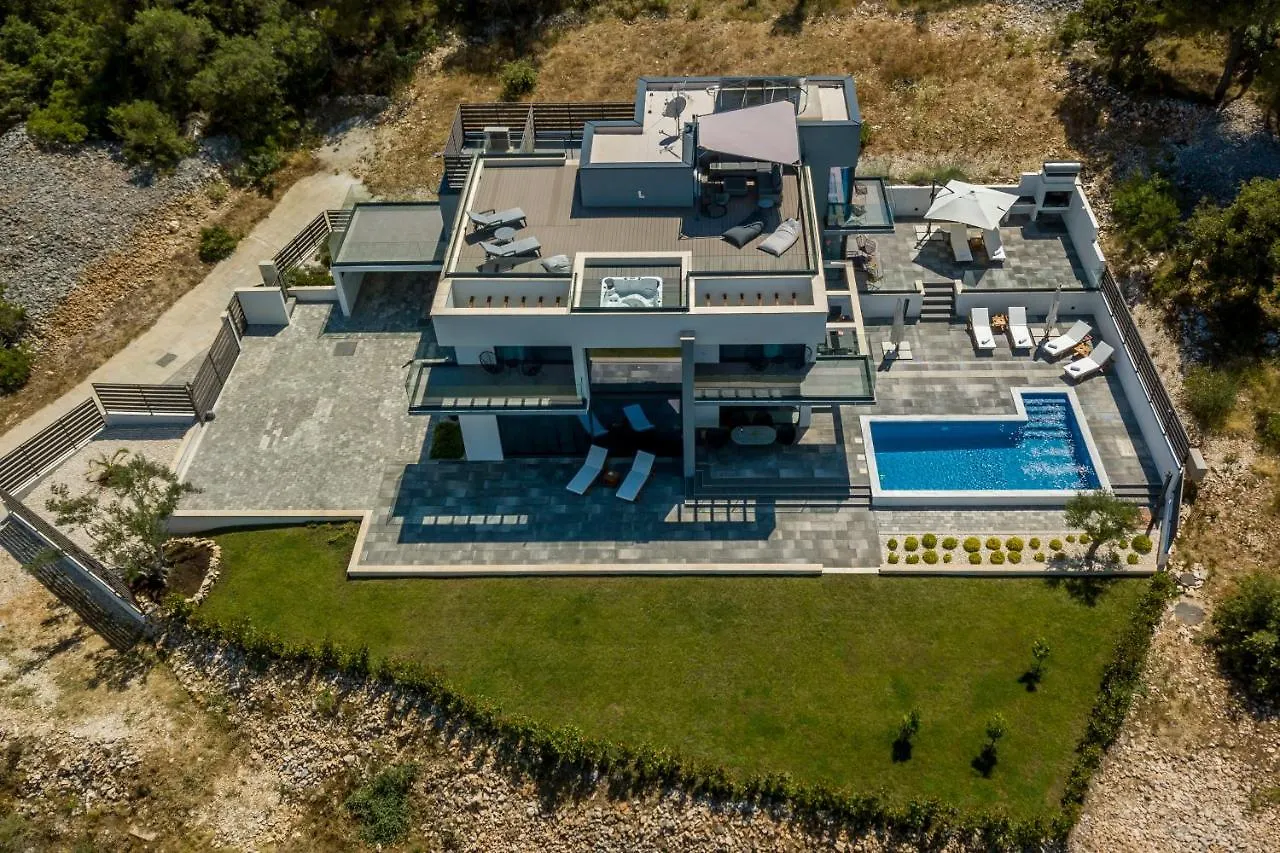 Villa Navisus With Heated Pool And Roof Top Jacuzzi-150M From The Beach 0*, Slatine