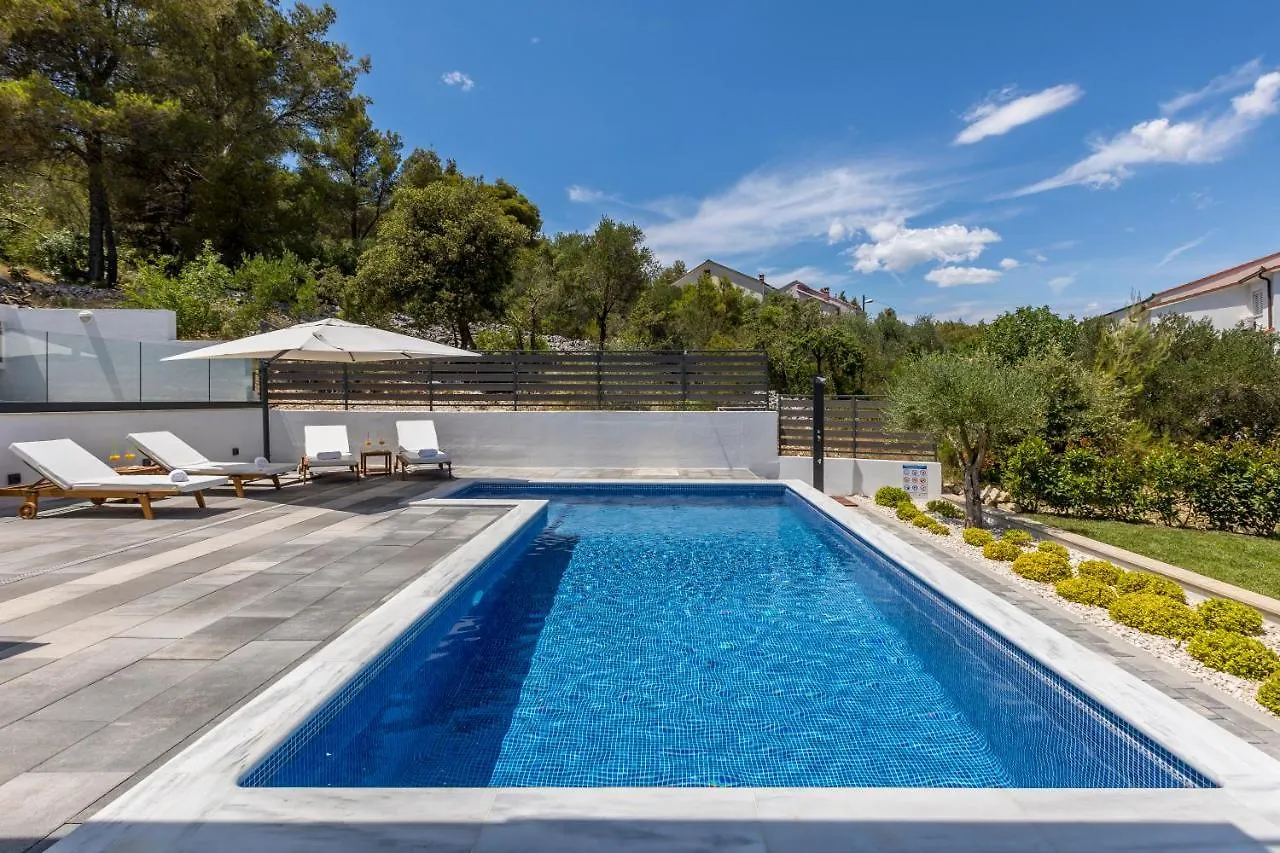 Villa Navisus With Heated Pool And Roof Top Jacuzzi-150M From The Beach  Slatine