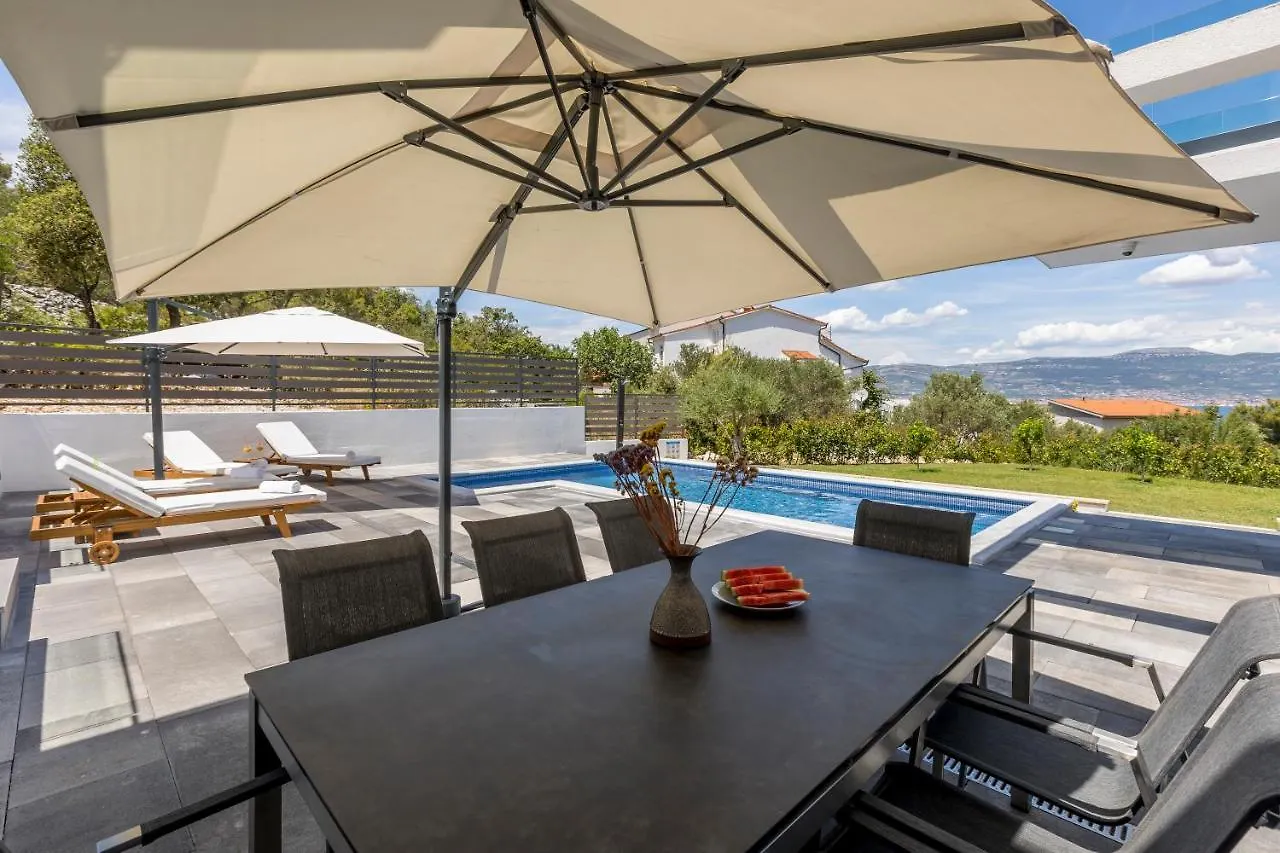 Villa Navisus With Heated Pool And Roof Top Jacuzzi-150M From The Beach Slatine