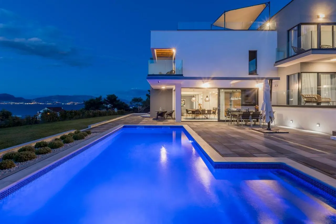 Villa Navisus With Heated Pool And Roof Top Jacuzzi-150M From The Beach