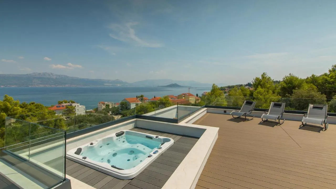 Villa Navisus With Heated Pool And Roof Top Jacuzzi-150M From The Beach 0*, Slatine