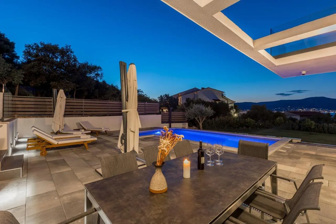 Villa Navisus With Heated Pool And Roof Top Jacuzzi-150M From The Beach