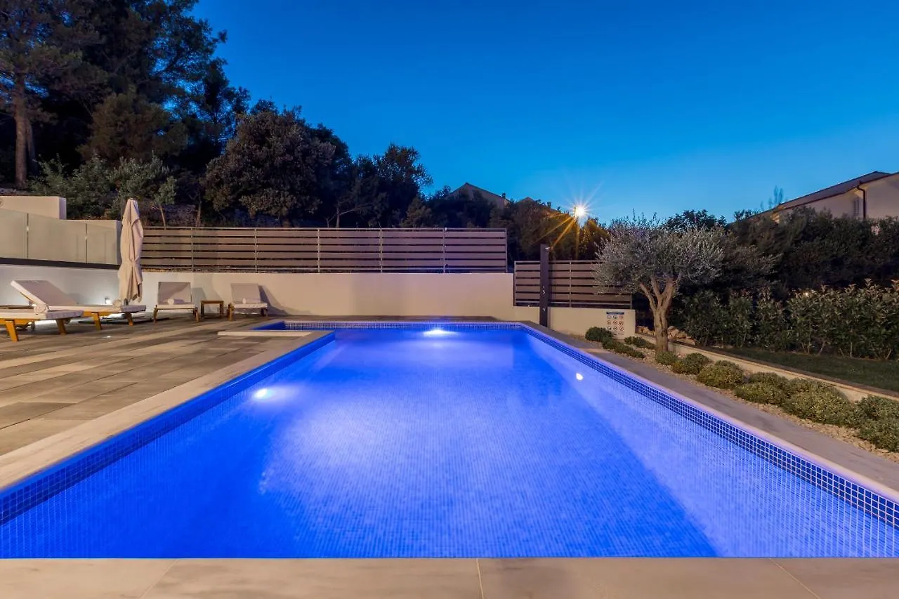 Villa Navisus With Heated Pool And Roof Top Jacuzzi-150M From The Beach  Slatine
