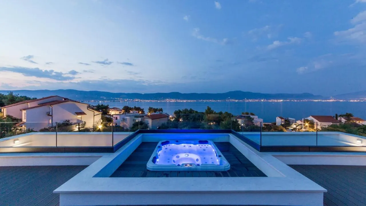 Villa Navisus With Heated Pool And Roof Top Jacuzzi-150M From The Beach