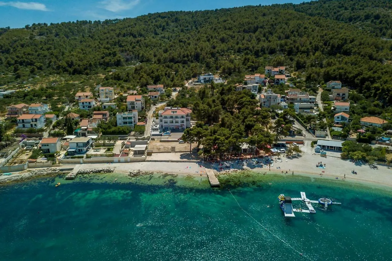 Villa Navisus With Heated Pool And Roof Top Jacuzzi-150M From The Beach Croatia