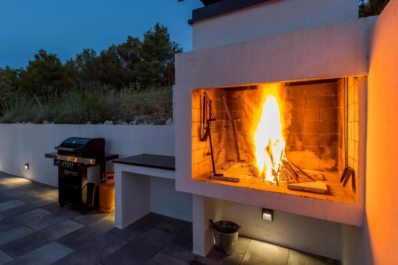 Villa Navisus With Heated Pool And Roof Top Jacuzzi-150M From The Beach Croatia