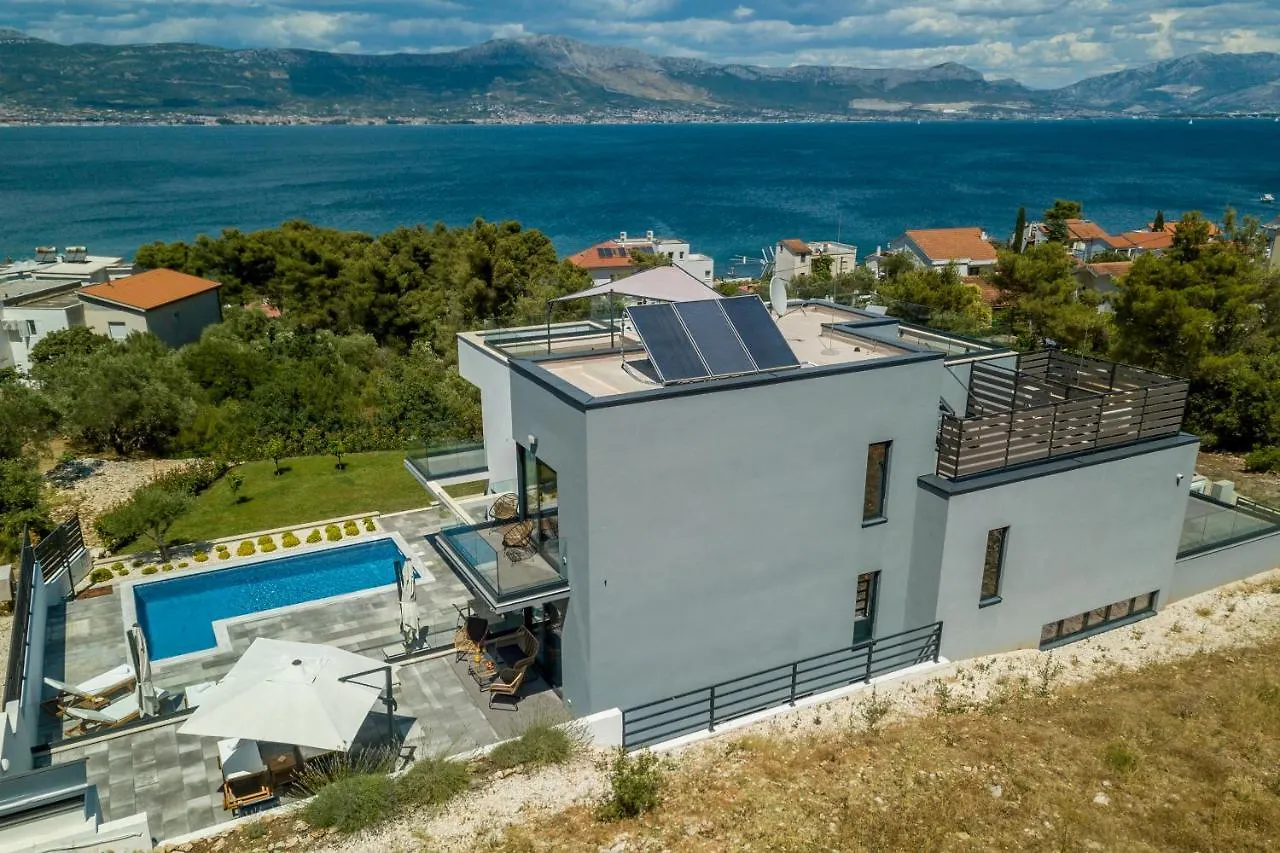 Villa Navisus With Heated Pool And Roof Top Jacuzzi-150M From The Beach