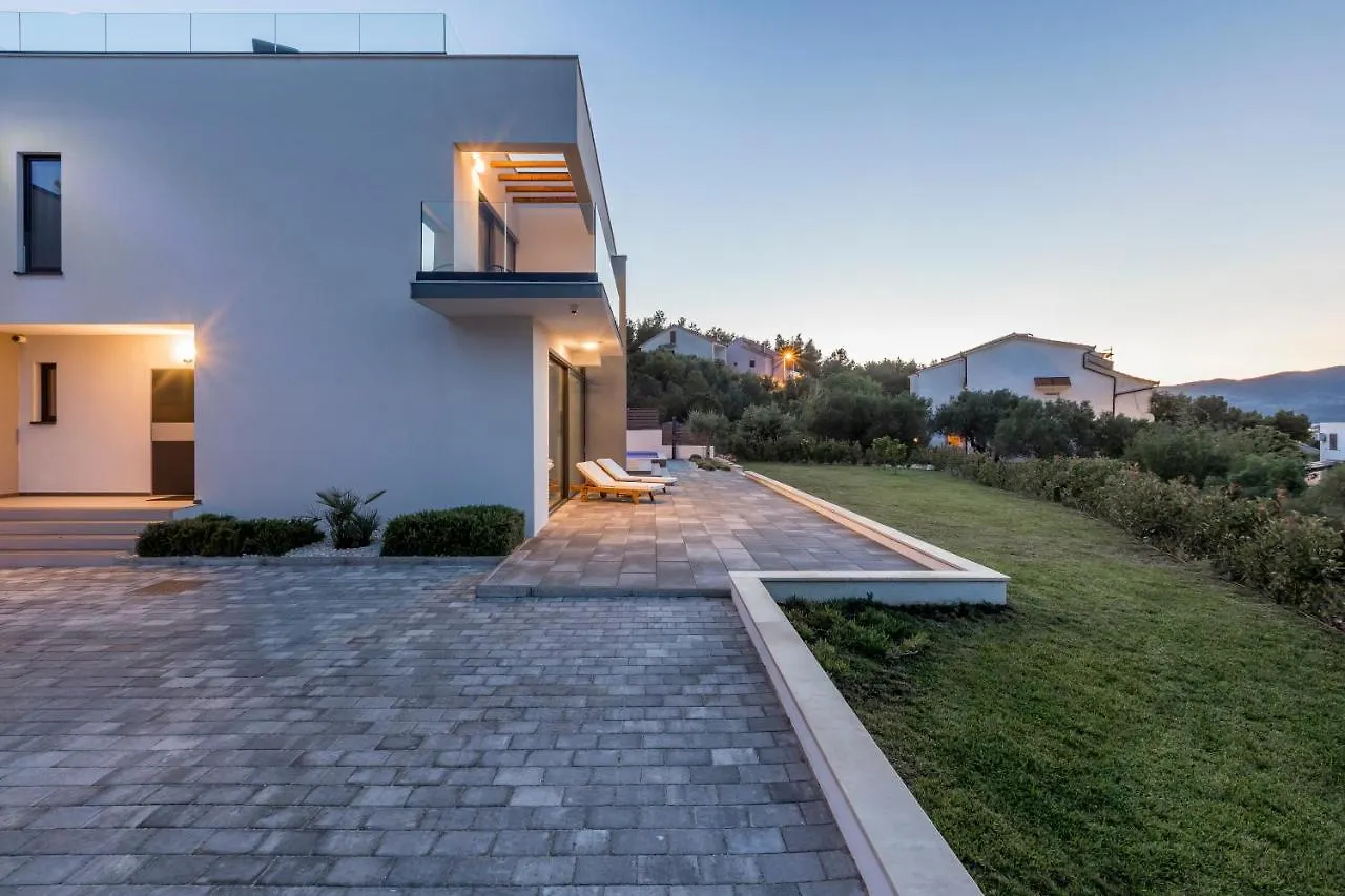 Villa Navisus With Heated Pool And Roof Top Jacuzzi-150M From The Beach