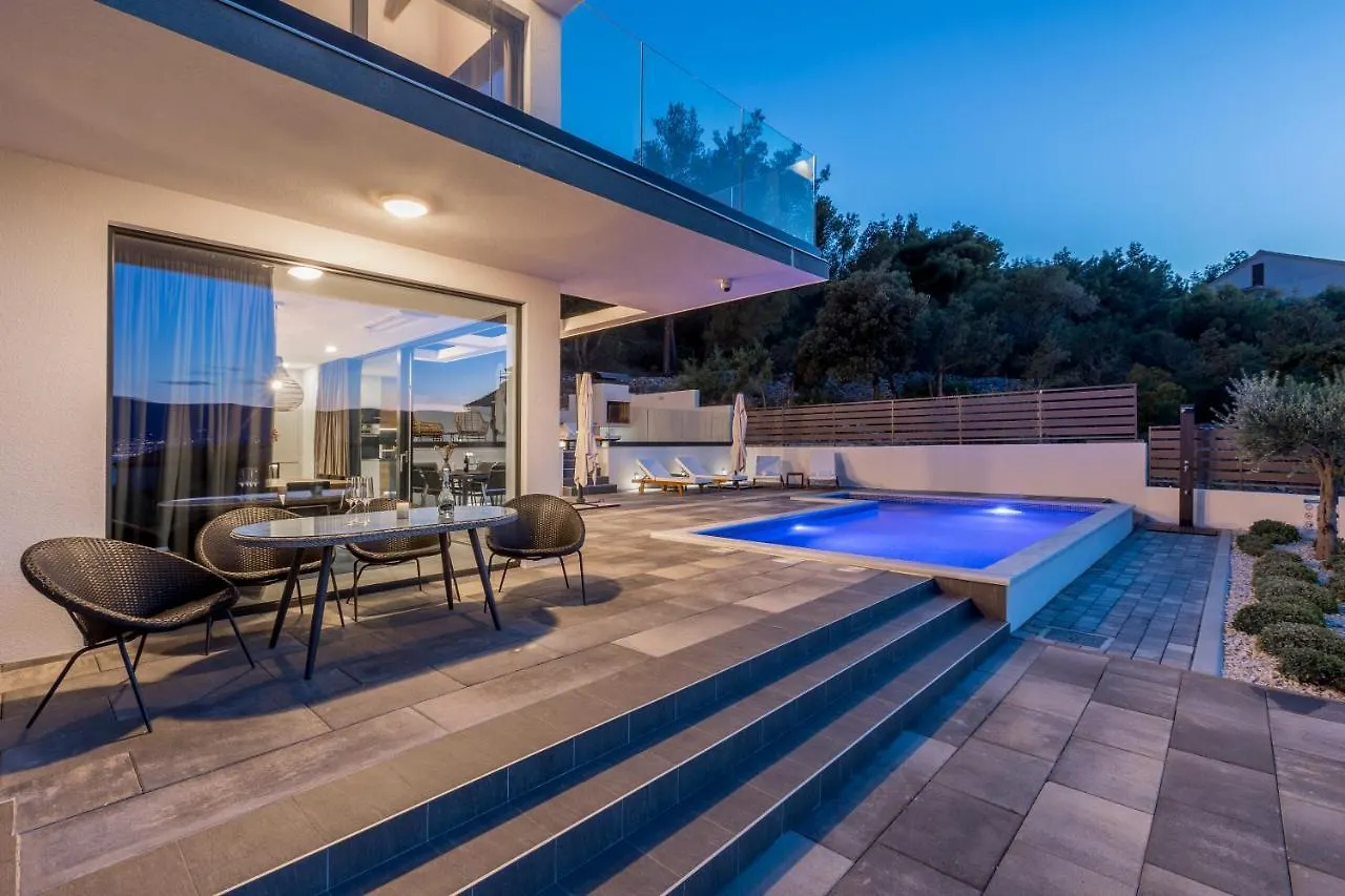 Villa Navisus With Heated Pool And Roof Top Jacuzzi-150M From The Beach