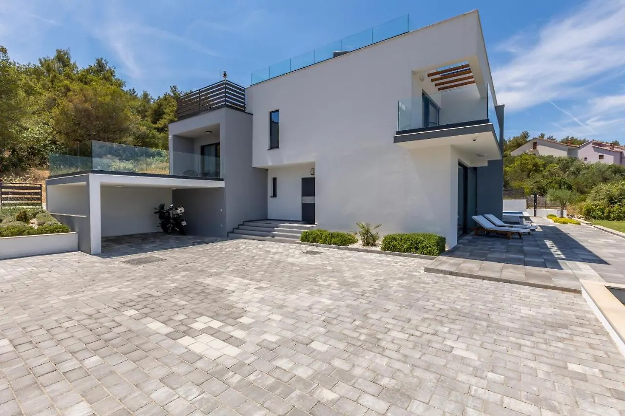 Villa Navisus With Heated Pool And Roof Top Jacuzzi-150M From The Beach