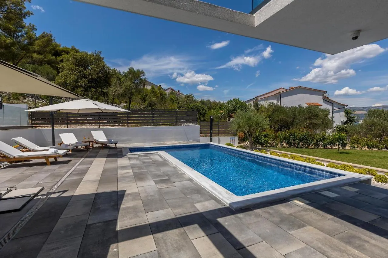 Villa Navisus With Heated Pool And Roof Top Jacuzzi-150M From The Beach