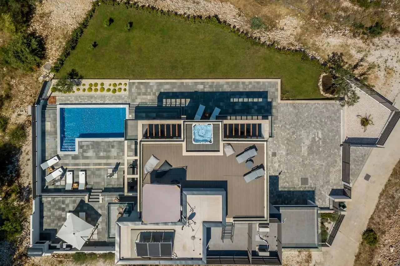 Villa Navisus With Heated Pool And Roof Top Jacuzzi-150M From The Beach Croatia