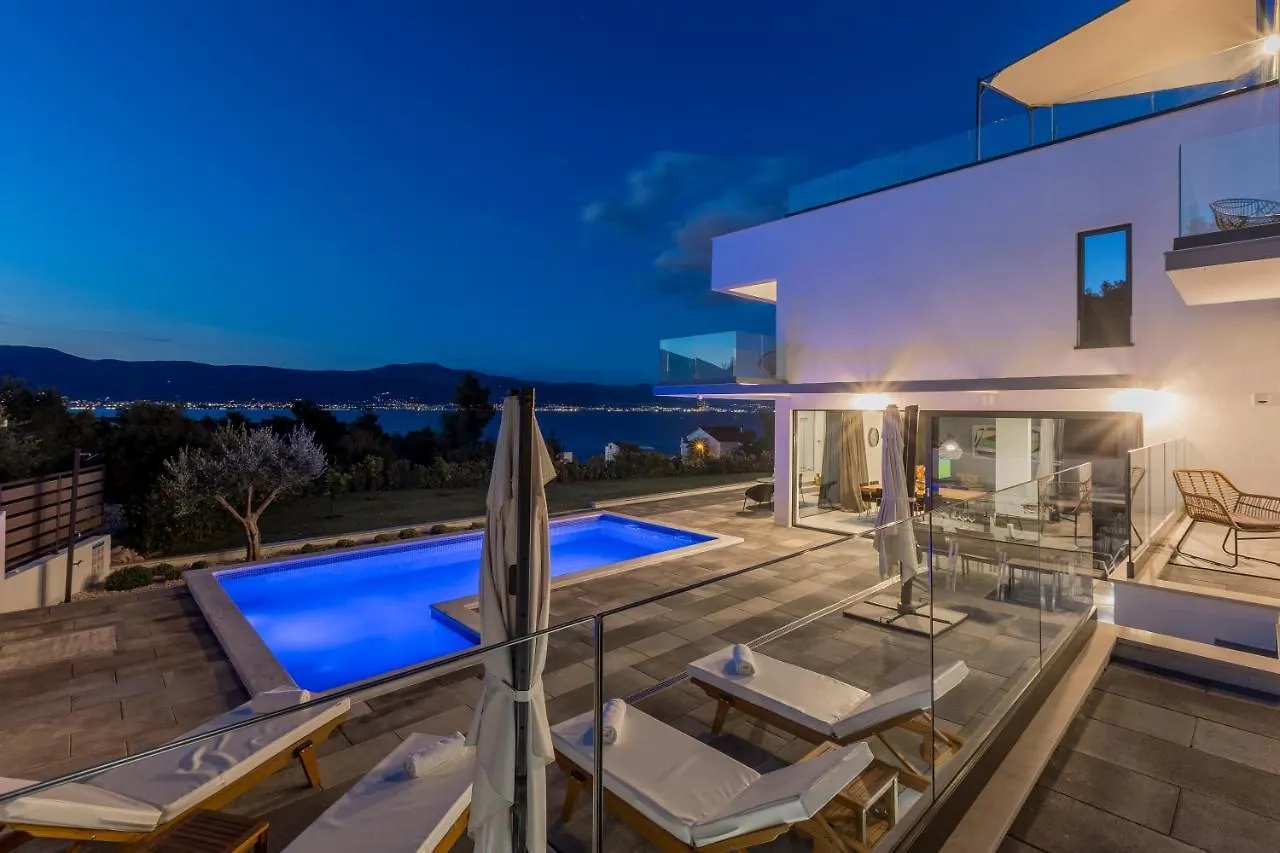 Villa Navisus With Heated Pool And Roof Top Jacuzzi-150M From The Beach  Slatine