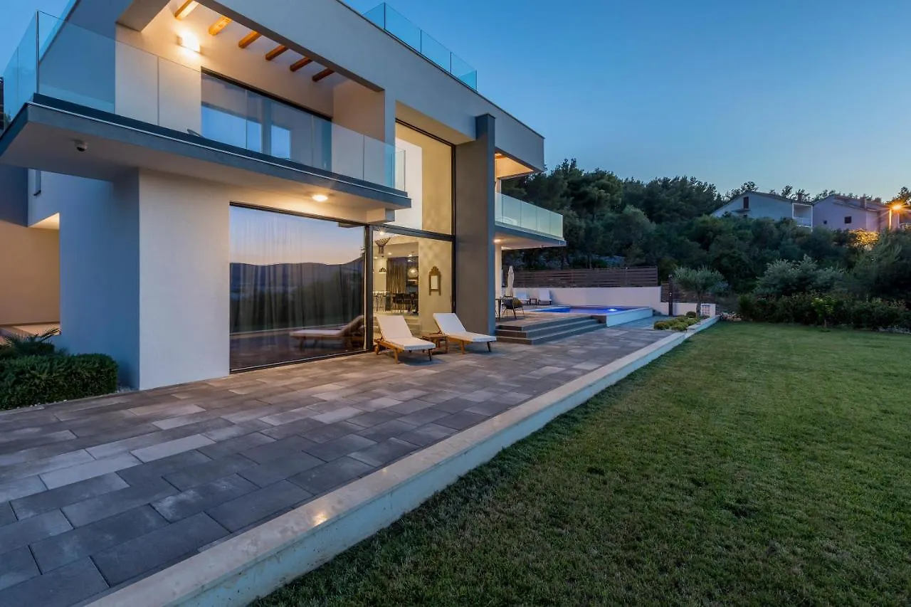 Villa Navisus With Heated Pool And Roof Top Jacuzzi-150M From The Beach