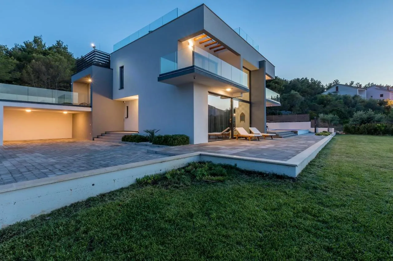 Villa Navisus With Heated Pool And Roof Top Jacuzzi-150M From The Beach Croatia