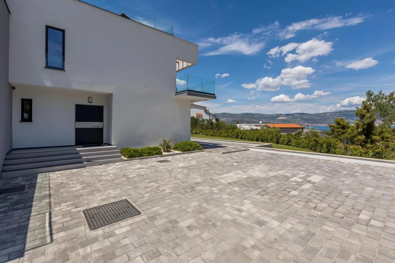 Villa Navisus With Heated Pool And Roof Top Jacuzzi-150M From The Beach Croatia